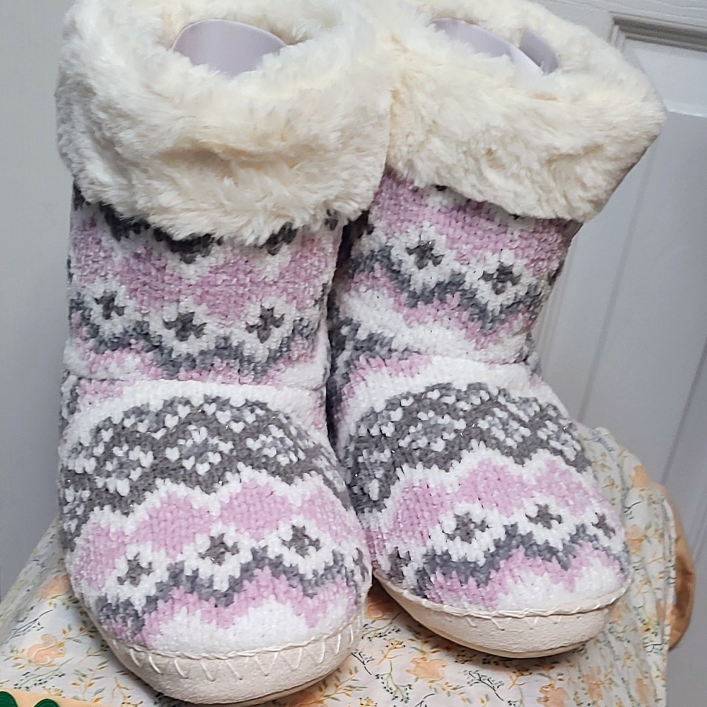 Plush Knit Faux-Fur Cuff Bootie Slippers - Pink / Gray. Size L (10-11)